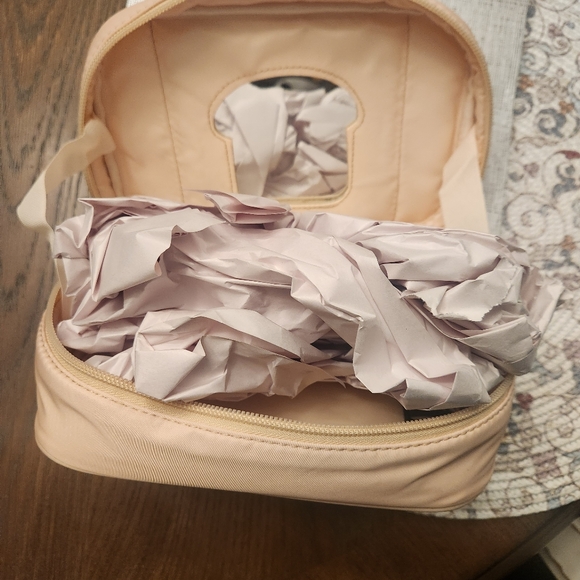 NWT Hello Kitty Makeup Bag - Picture 3 of 3